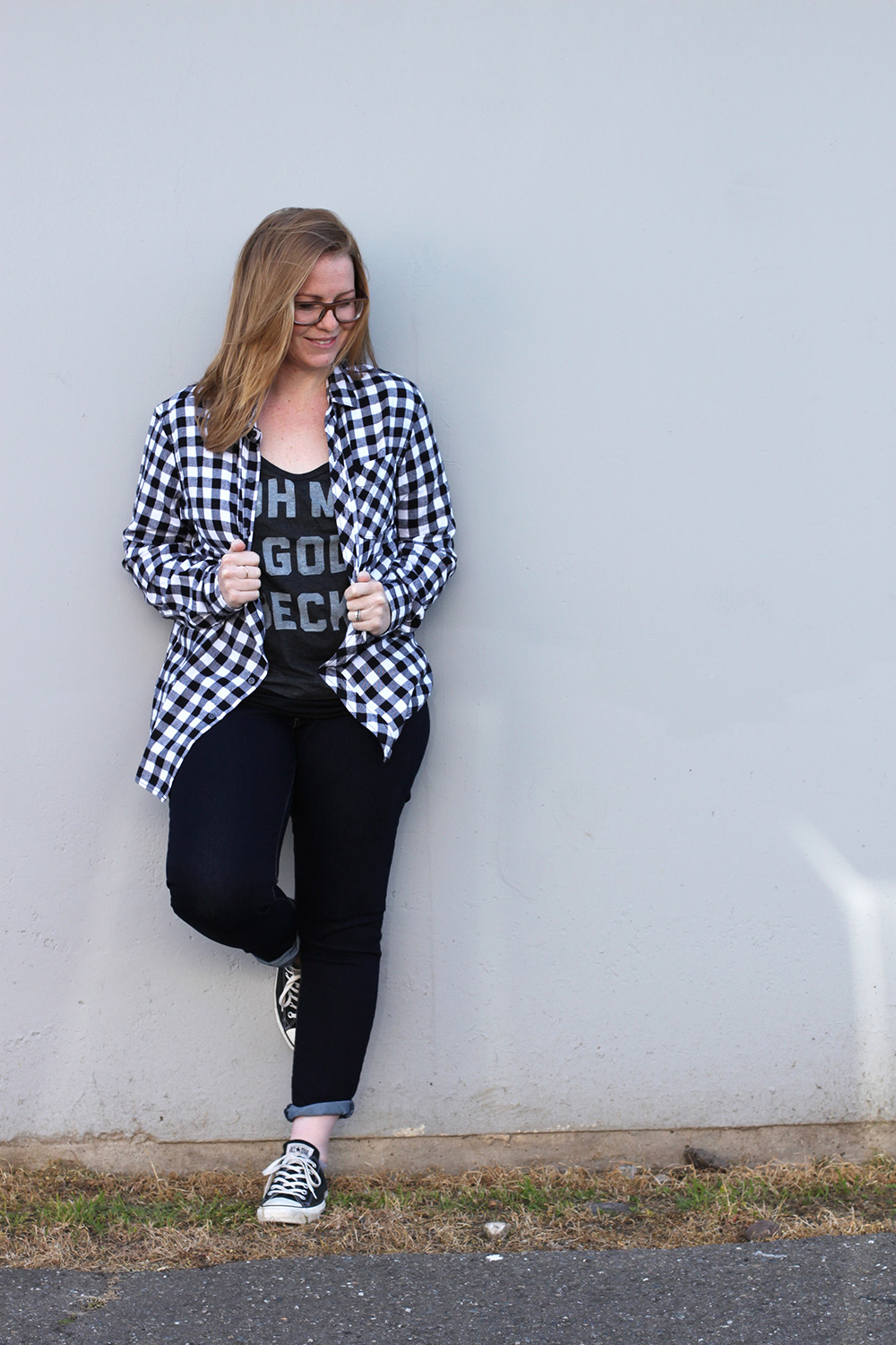 easy weekend wear: skinny jeans with gingham and a graphic tee on undeniablestyle.com