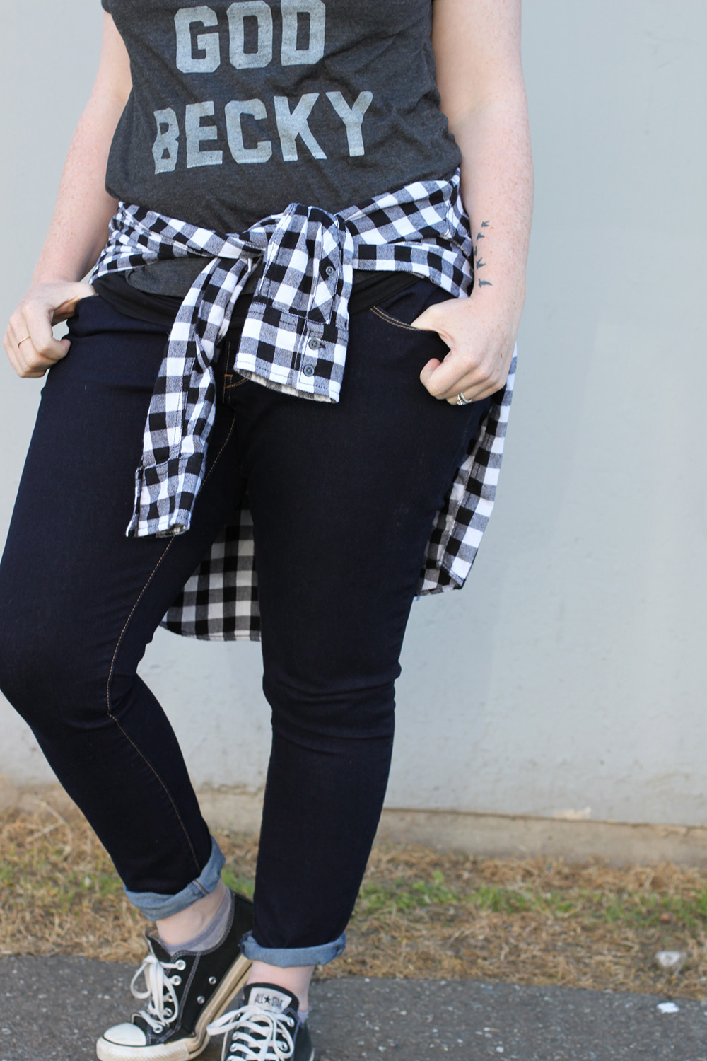 easy weekend wear: skinny jeans with gingham and a graphic tee on undeniablestyle.com